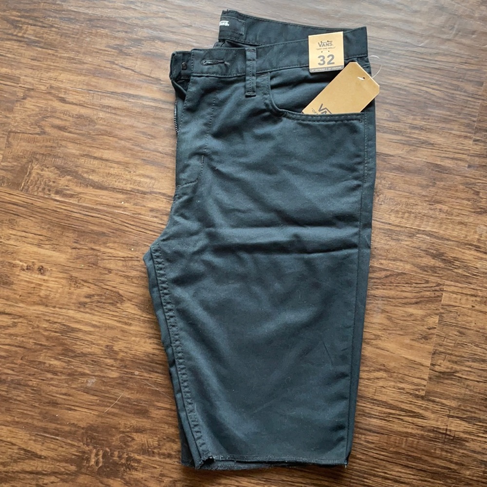 NWT Van’s men’s shorts size 32